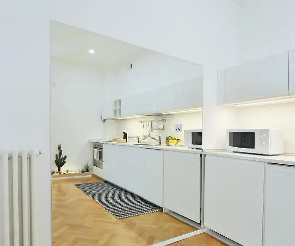 Crispi Modern Flat In The Historic Center Apartment